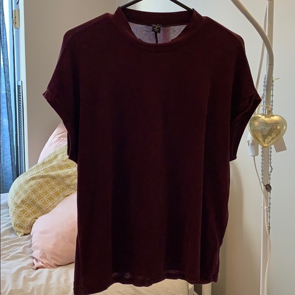 Burgundy t-shirt - Picture 1 of 2